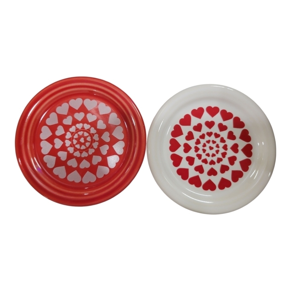 Fiesta 2023 HLCCA Exc Scarlet Hearts on White, Silver Hearts On Scarlet Coasters
